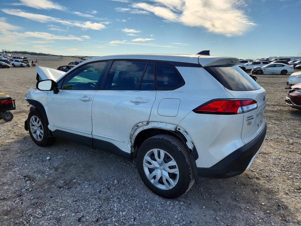 2022 TOYOTA COROLLA CROSS L photo 2