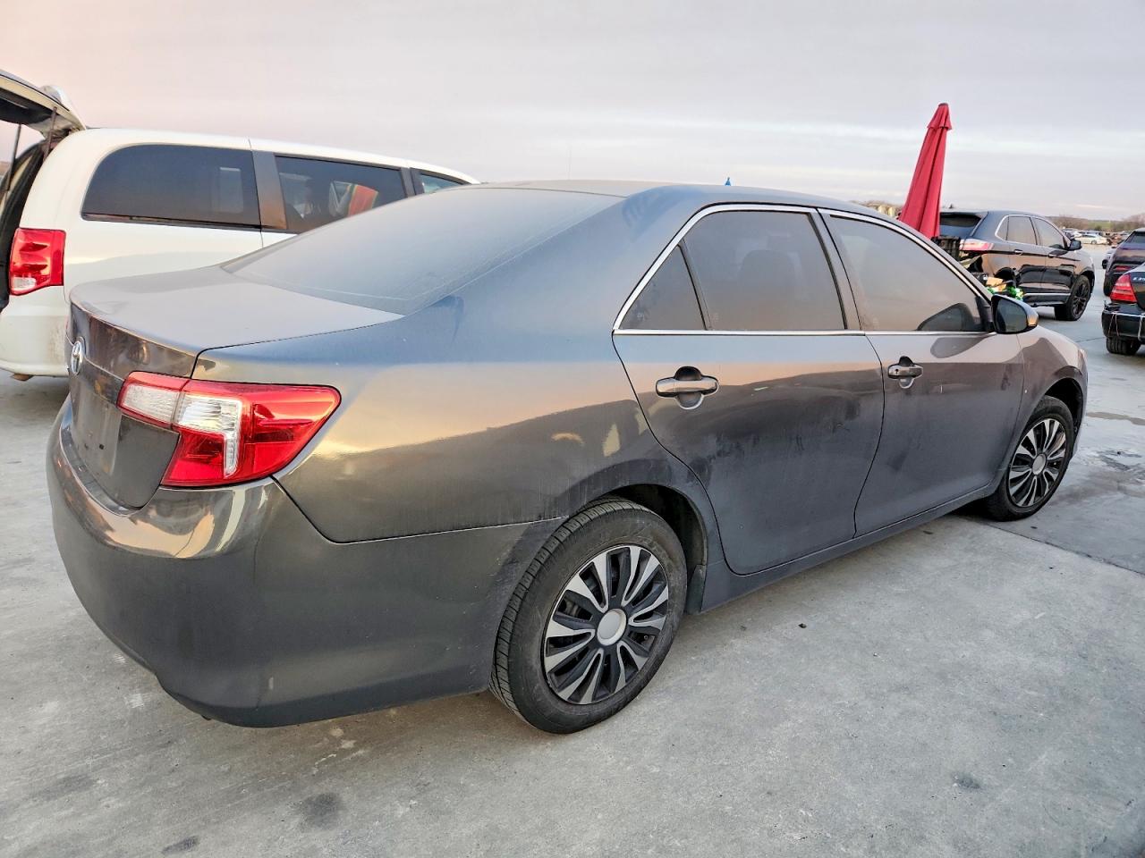 2014 TOYOTA CAMRY L photo 3