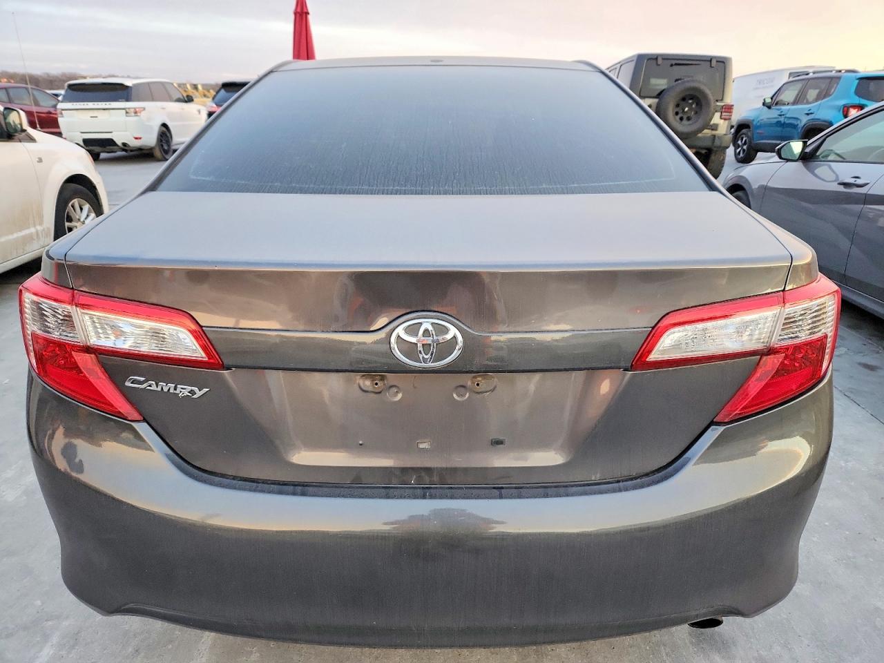 2014 TOYOTA CAMRY L photo 6