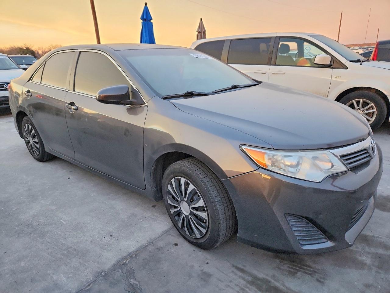 2014 TOYOTA CAMRY L photo 4