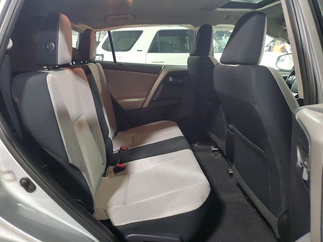 2016 TOYOTA RAV4 XLE photo 11