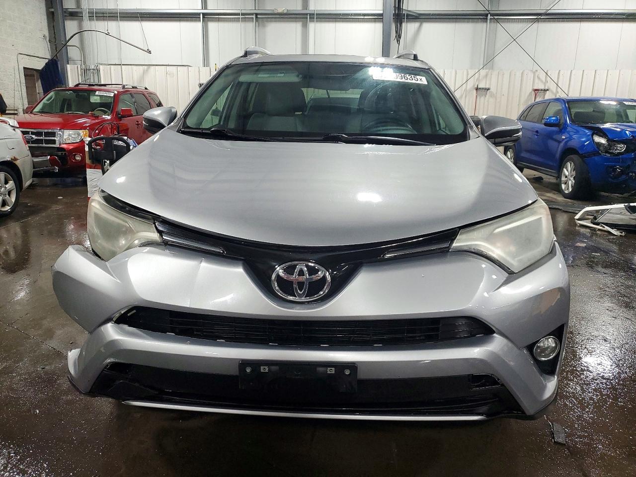 2016 TOYOTA RAV4 XLE photo 5
