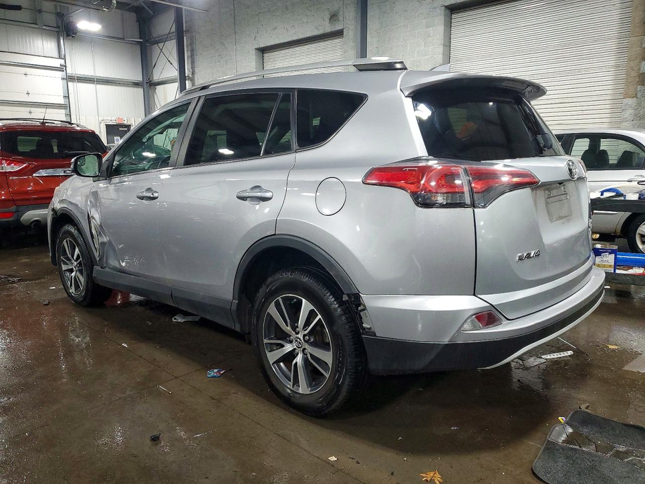 2016 TOYOTA RAV4 XLE photo 2