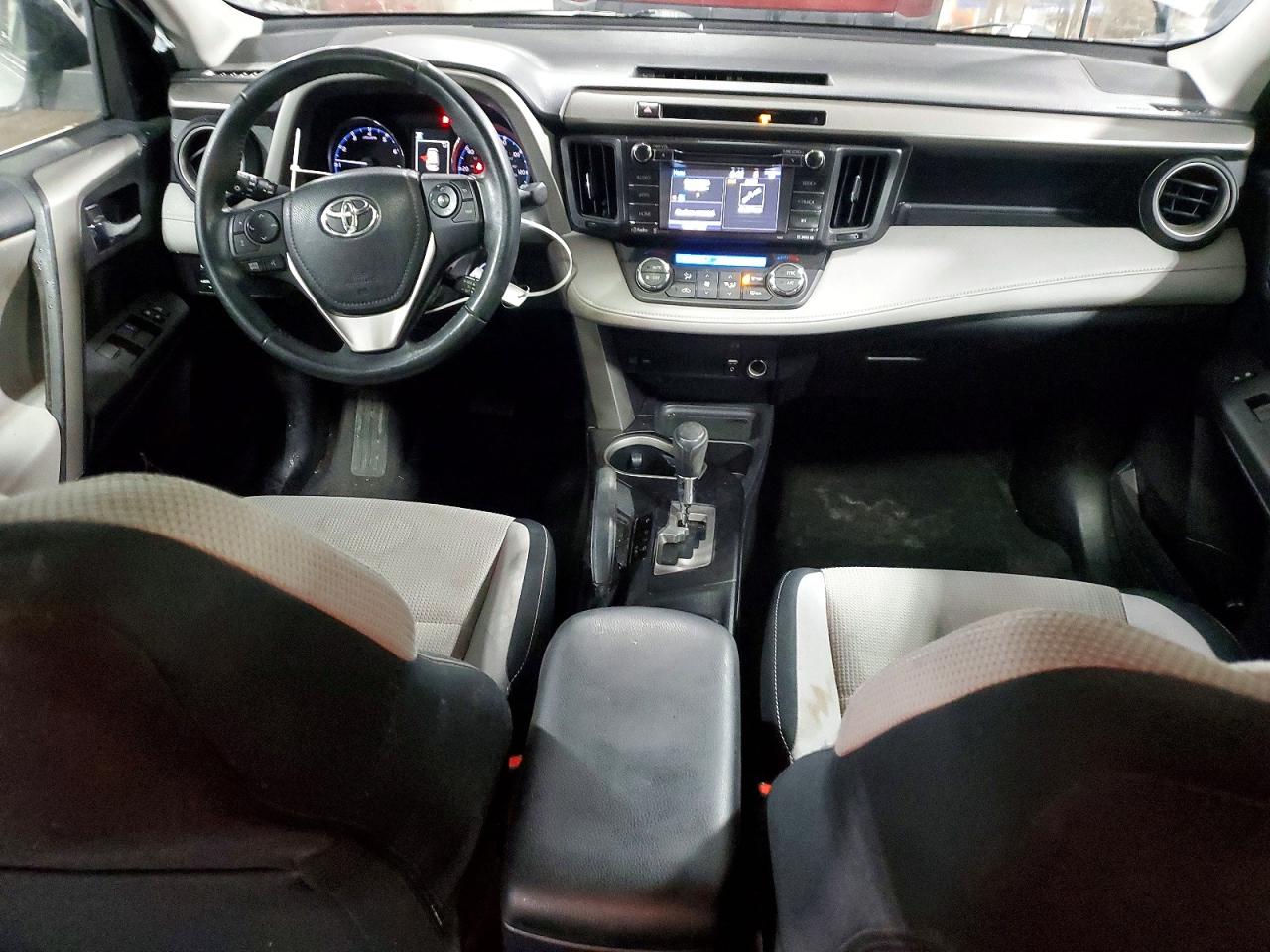 2016 TOYOTA RAV4 XLE photo 8