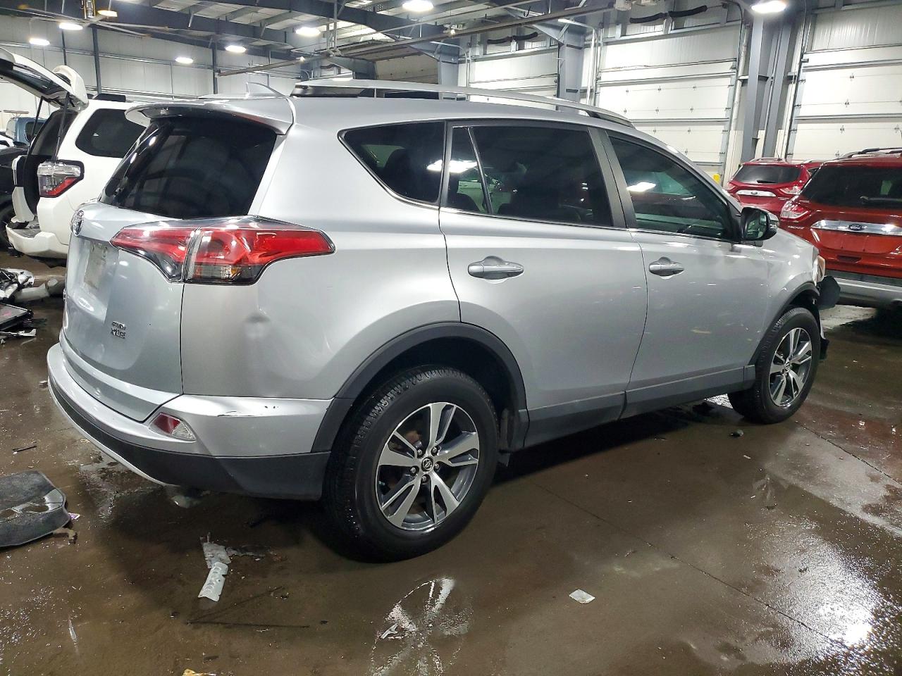 2016 TOYOTA RAV4 XLE photo 3