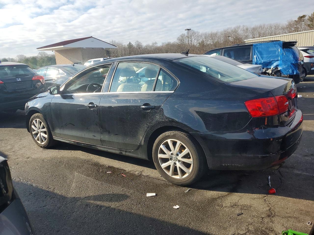 2013 VOLKSWAGEN JETTA SE photo 2