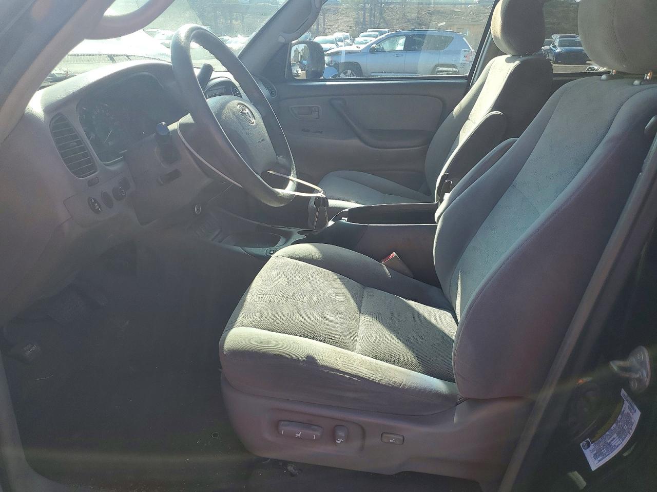 2005 TOYOTA SEQUOIA SR5 photo 7