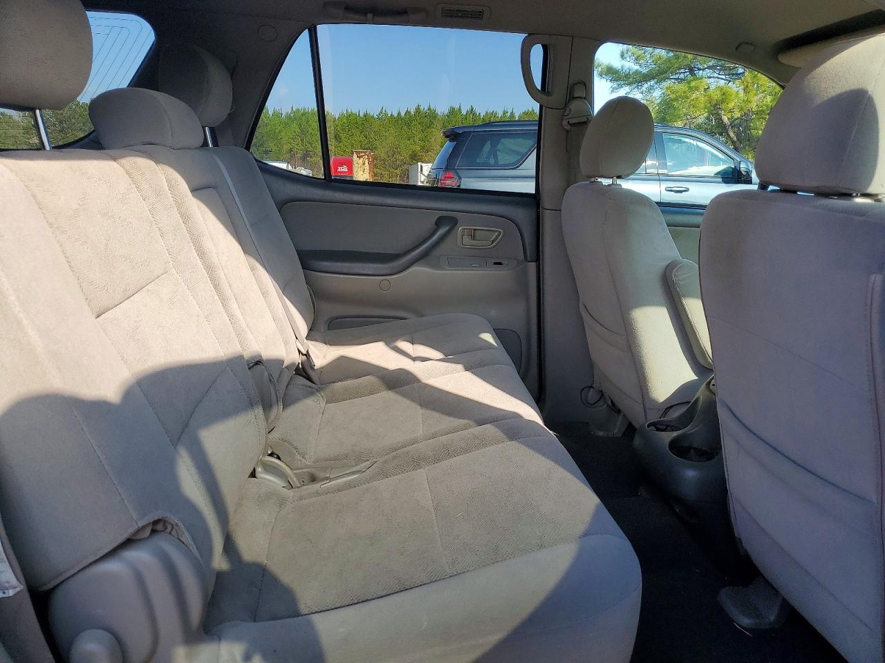 2005 TOYOTA SEQUOIA SR5 photo 10