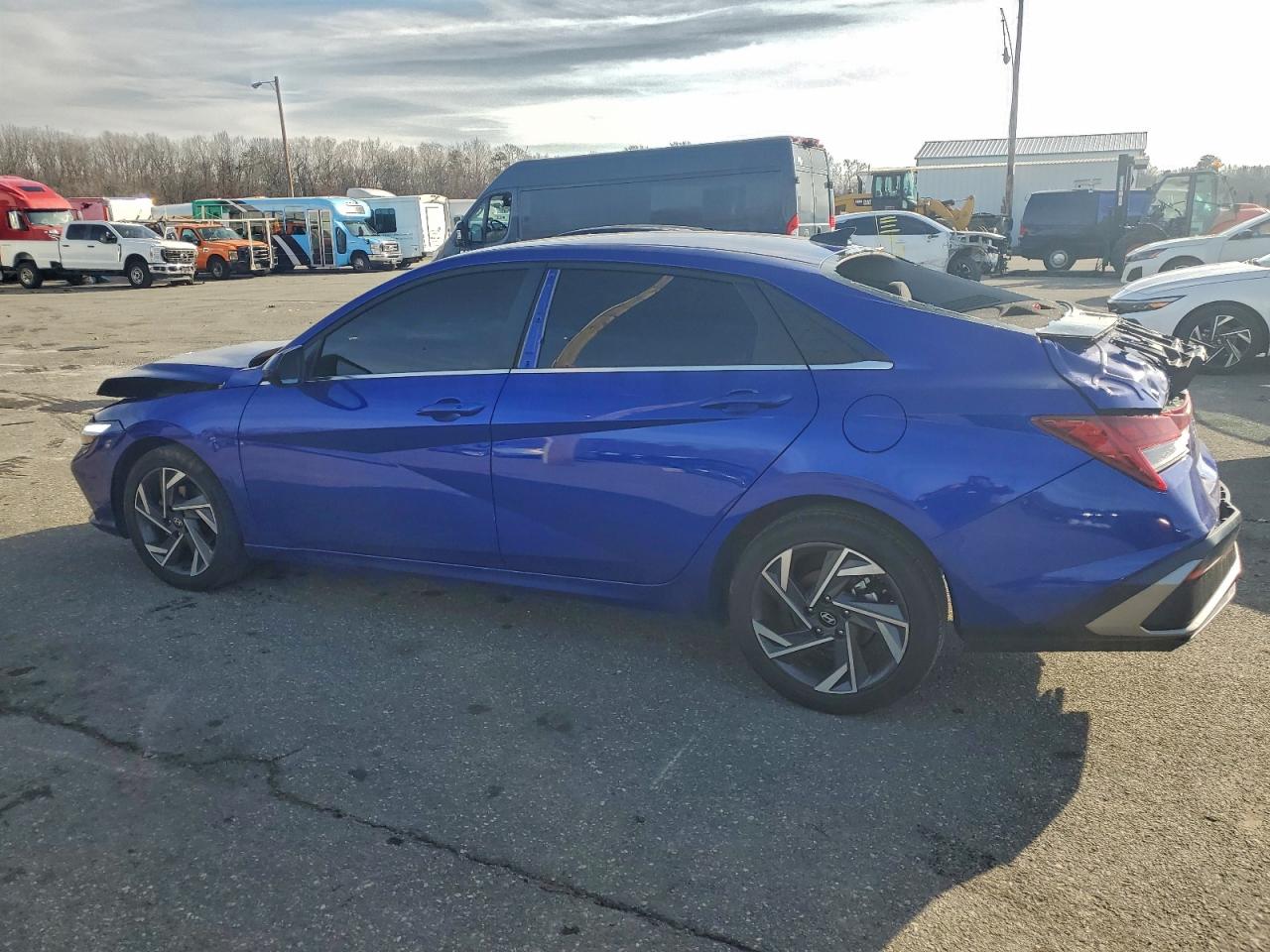 2025 HYUNDAI ELANTRA SEL photo 2