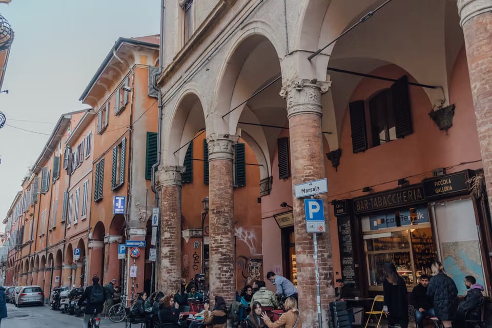 Студенты и тусовки, Bologna