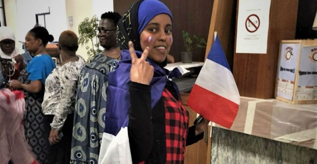 تجلیل از پیروزی تیم ملی فوتبال فرانسه در پناهگاه مهاجران