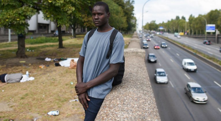 A day in the hellish life of migrants at Porte de la Chapelle, Paris
