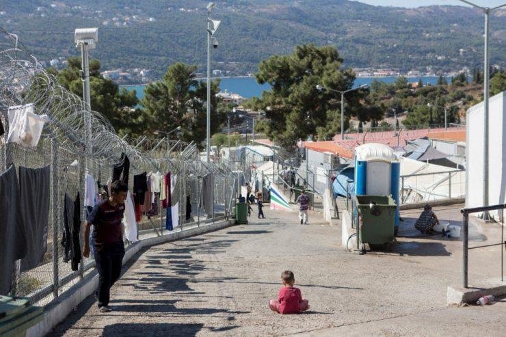 Samos mayor wants refugees transferred, over 4,000