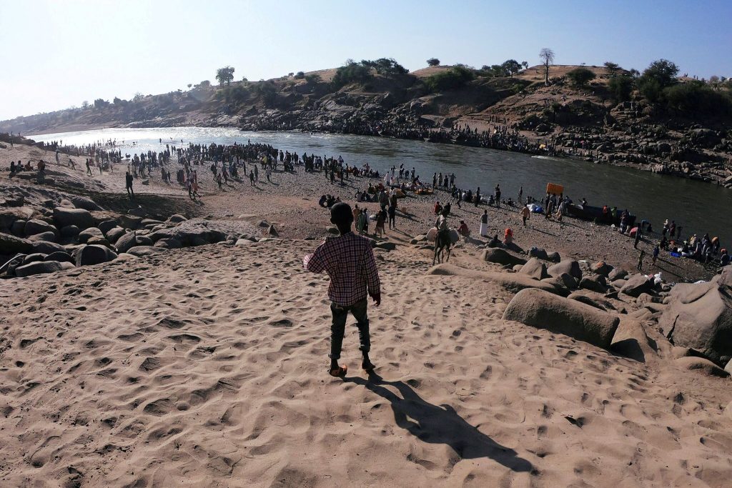 جثث تطفو فوق النهر الحدودي بين إثيوبيا والسودان…آثار النزاع في إقليم تيغراي