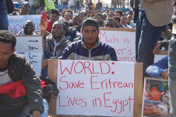 في أسبوع واحد: السلطات المصرية ترحل ٣١ ملتمس/ة لجوء إريتريين قسراً إلى أسمرة وتستعد لترحيل عشرات المحتجزين/ات الآخرين