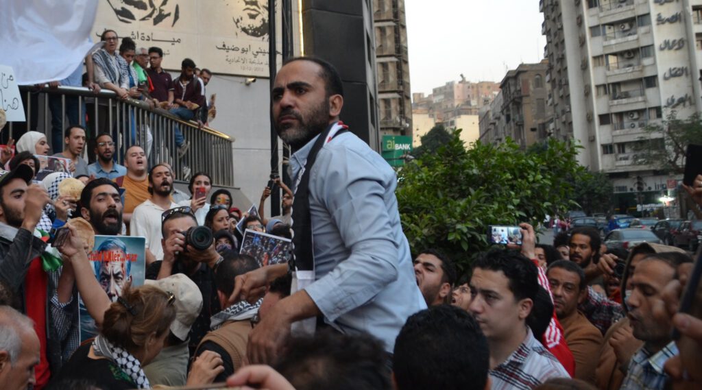 Amidst heavy security presence around SSSP following a wide crackdown targeting the homes of peaceful protesters: 10 political activists and citizens, including students, were imprisoned after participating in a solidarity demonstration with Palestine, chanting slogans criticizing the authorities’ p