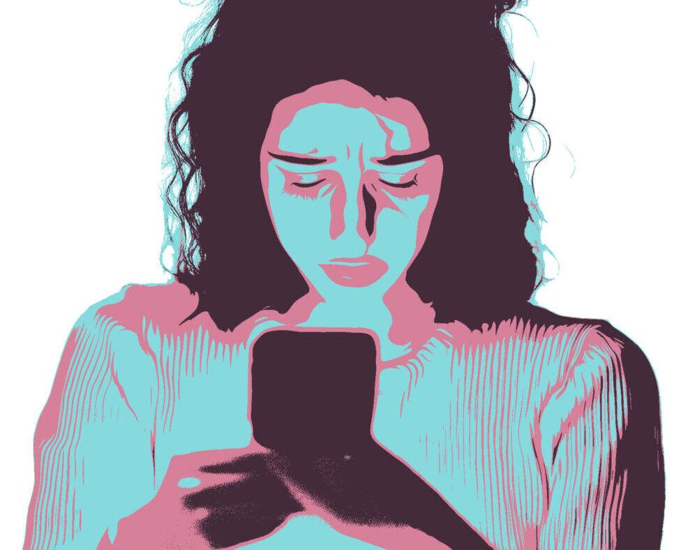 "بياناتي مباحة للجميع".. تسريب بيانات المُبلِّغات عن العنف الإلكتروني في مصر يُعرّض حياتهن للخطر