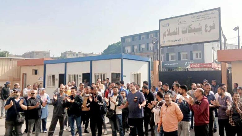 أزمة عمال “المياه” تتسع.. بعد شكوى عمال القليوبية من ضغوط العمل بالوكالة.. عمال “مياه القاهرة” يواصلون إضرابهم لليوم الرابع