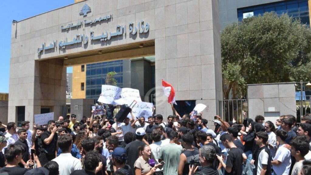الكل ناجح بقرار من ممثلي الشعب: يوم أسود للتربية أم نفق تربوي طويل؟