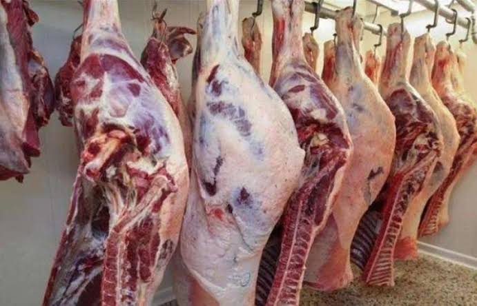 الجزارون في طويلة يلوحون بالإضراب