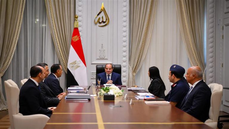 الرئيس السيسي يتابع منظومة الأمن الغذائي ويؤكد ضرورة مواصلة الاهتمام بالمواطنين الأشد فقرا