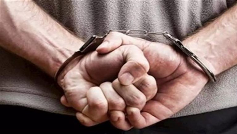 النيابة العامة تحبس متهمين بانتحال صفة قضاة والنصب على المواطنين.. وإحالتهما للمحاكمة العاجلة