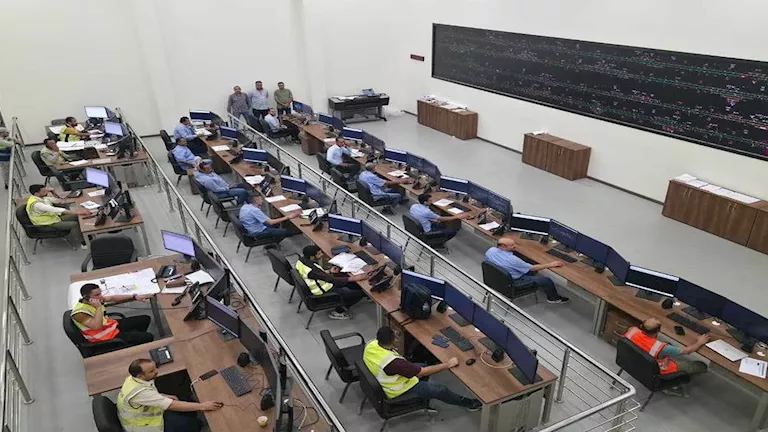 وزير النقل: الانتهاء من تحديث إشارات خط أسيوط - نجع حمادي
