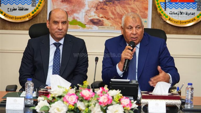 تسليم عقود لذوي الهمم، وزير العمل: تخصيص نسب لأبناء مطروح من المنح المجانية لمعهد الساليزيان بالإسكندرية