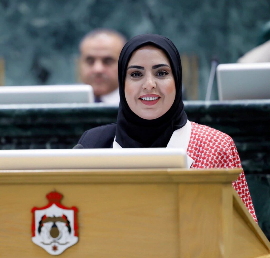 اروى الحجايا رئيساً لكتلة عزم النيابية،، وتسجل سابقة برلمانية