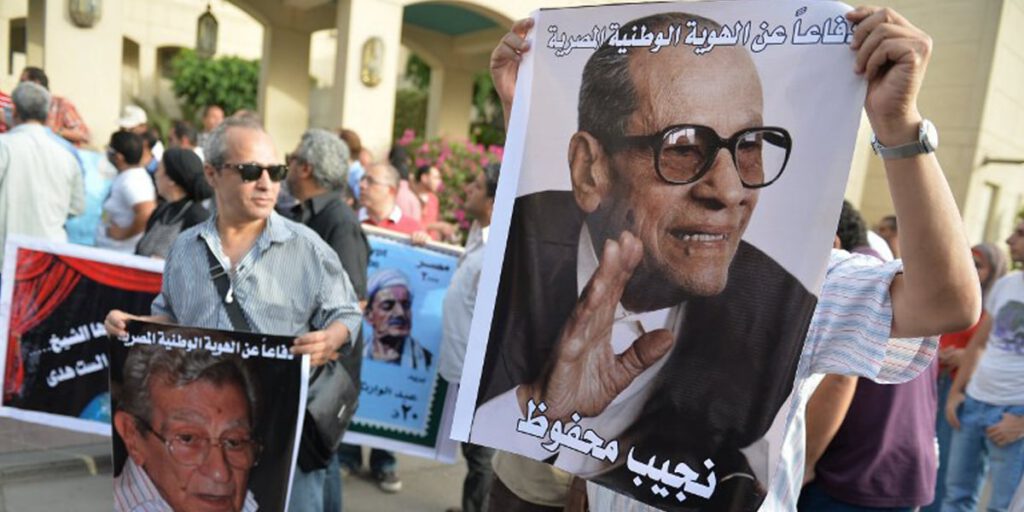 المثقفون والسلطة في مصر... بين التطبيل والإقصاء