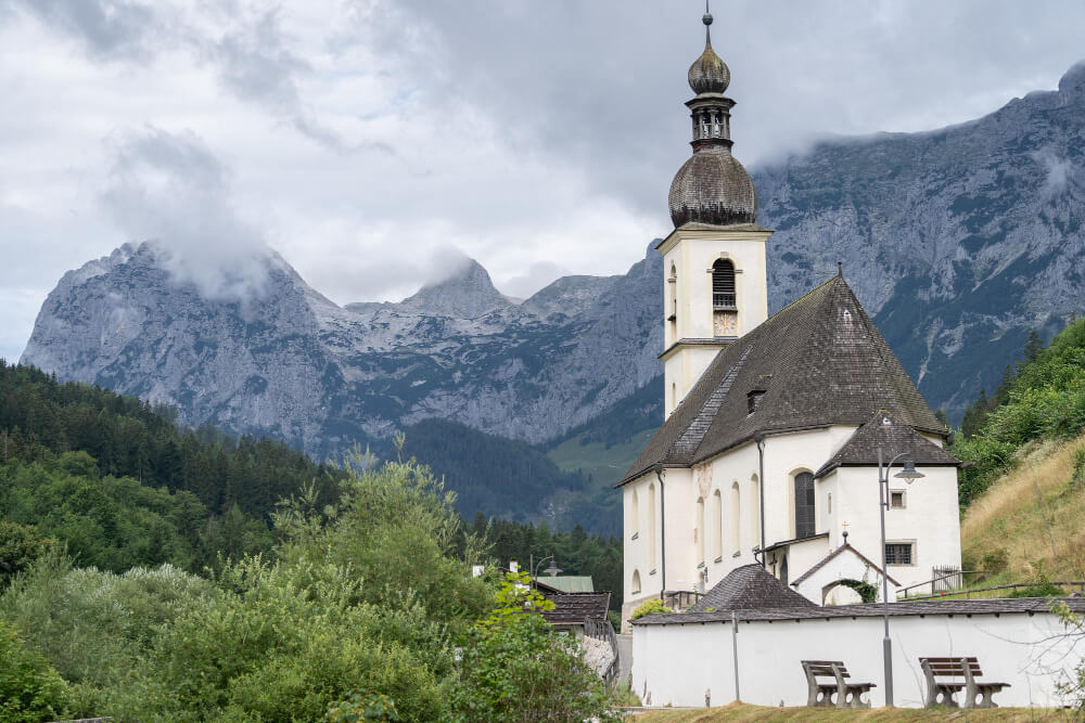 Kirchensteuer w Niemczech - kto płaci podatek kościelny i jak się z niego wypisać