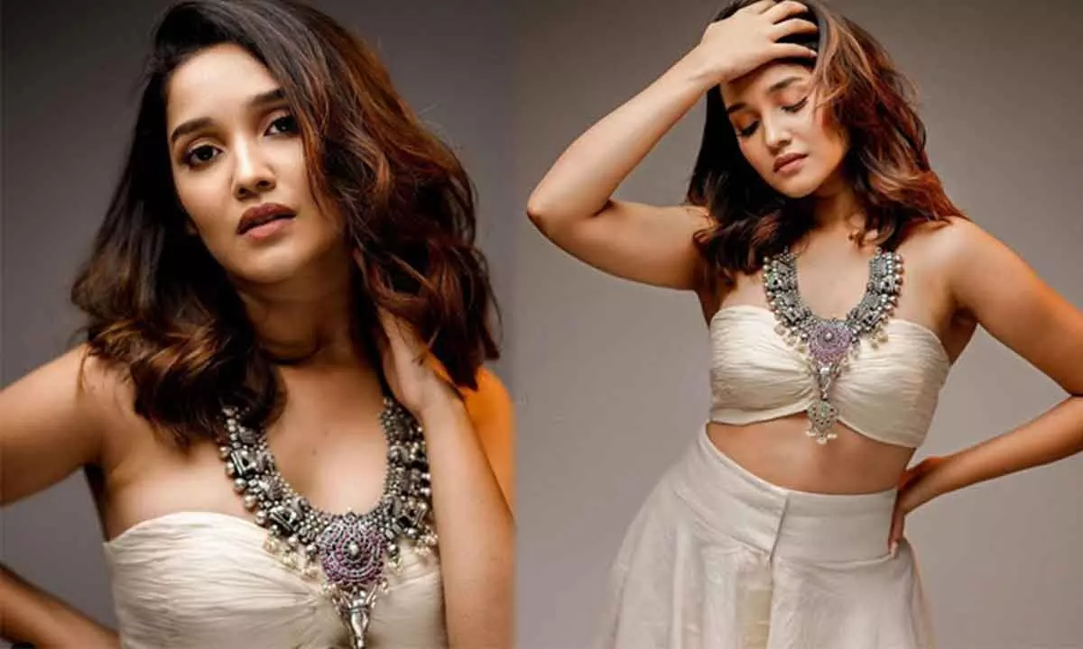 Photo 2 of Anikha Surendran 
