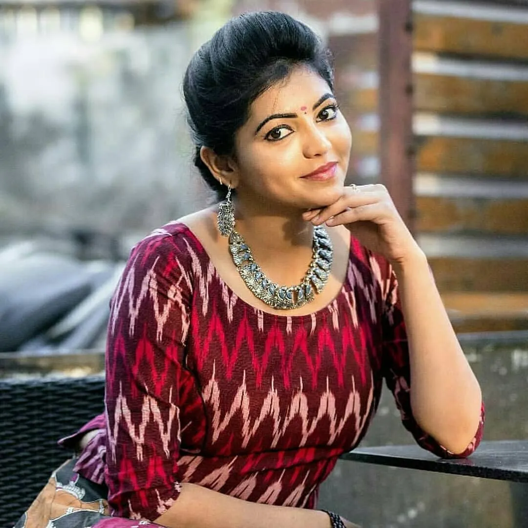 Photo 2 of Athulya Ravi 