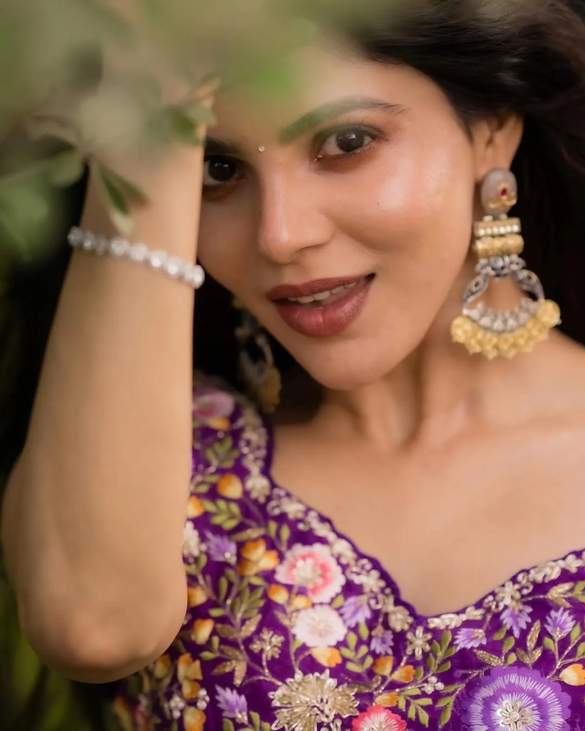 Photo 4 of Divya Bharathi 