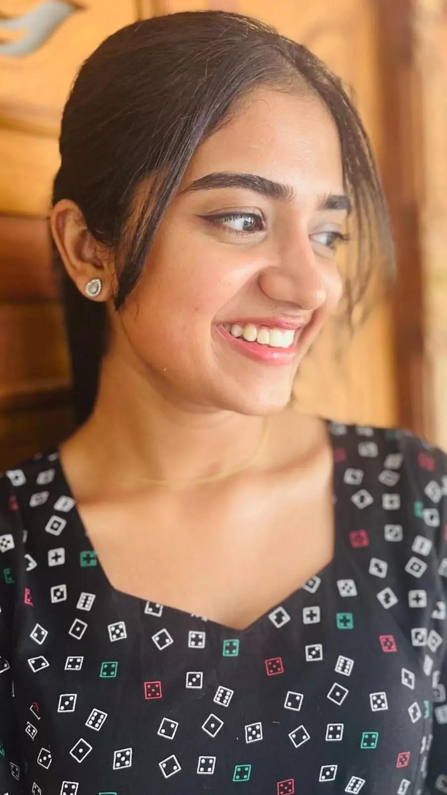 Photo 6 of Malavika Manoj