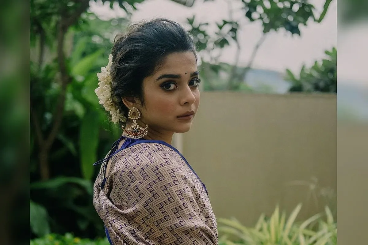 Photo 2 of Mithila Palkar