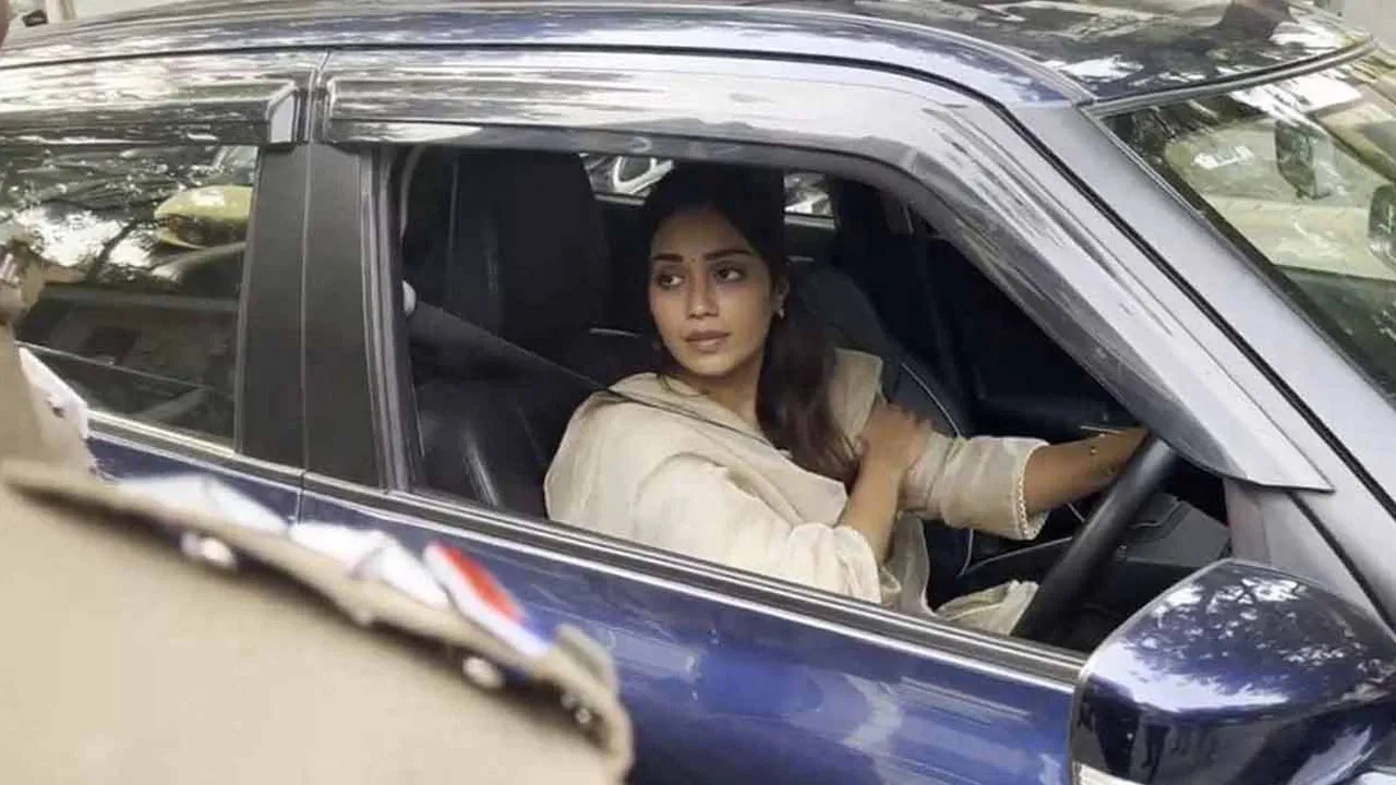 Photo 2 of Nivetha Pethuraj