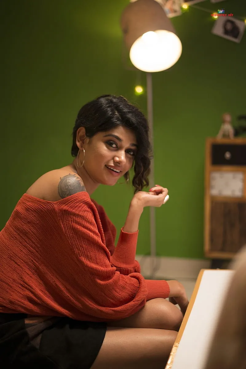 Photo 5 of Oviya