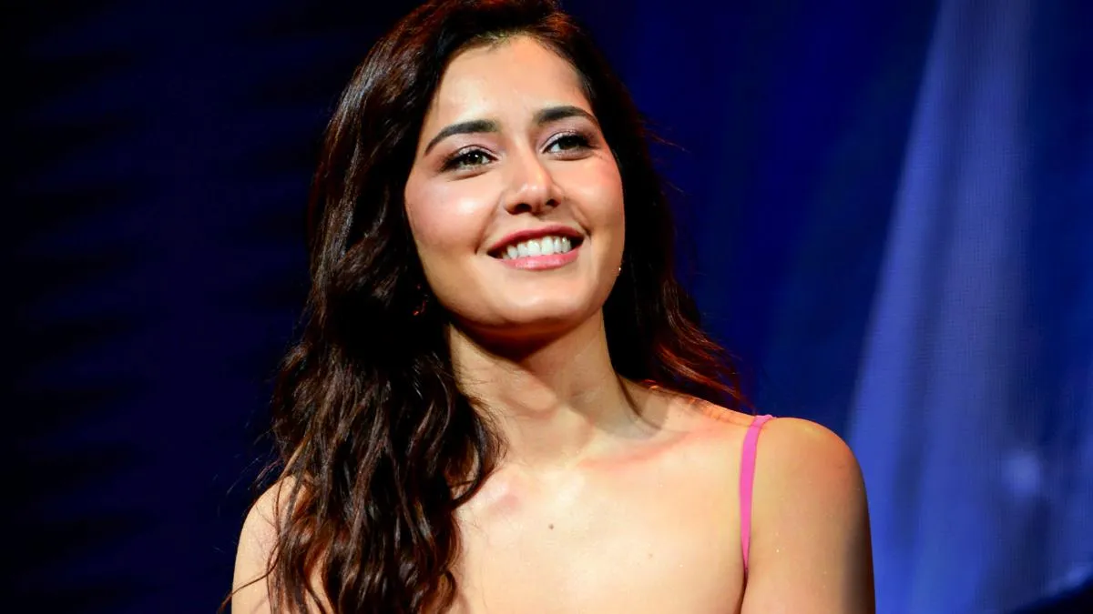 Photo 5 of Raashi Khanna