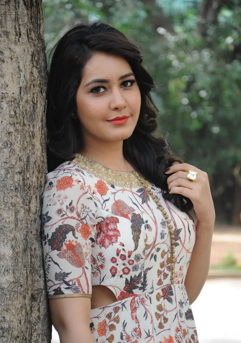 Photo 7 of Raashi Khanna