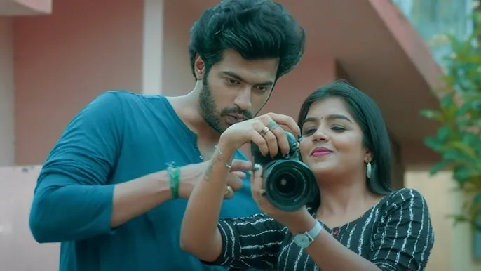 Photo 6 of Ini Oru Kadhal Seivom