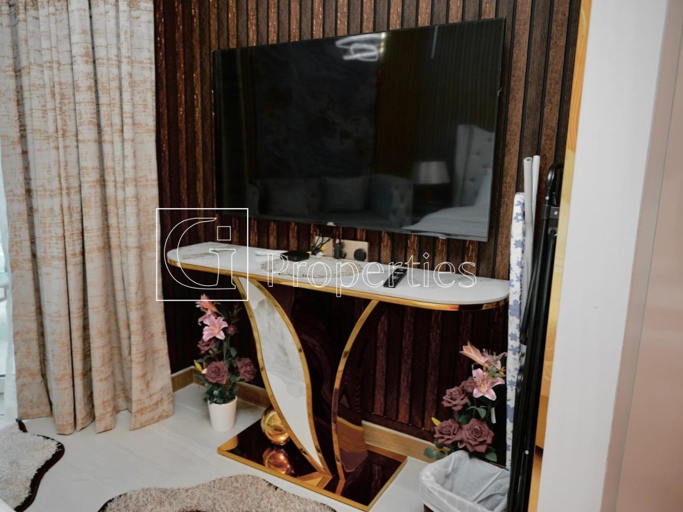Furnished | Pool View | Close to Metro - 6