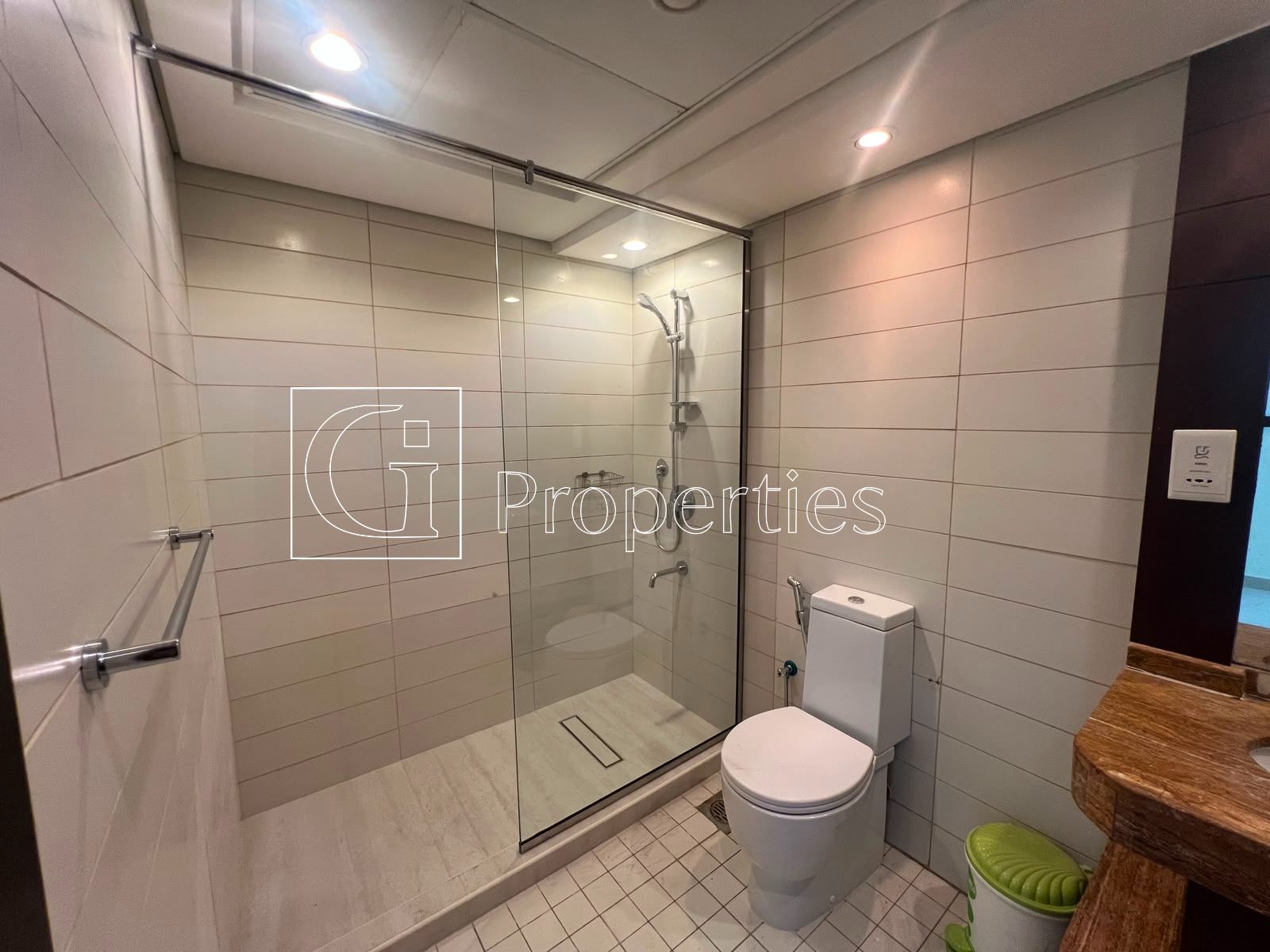 Ready to move | Big Layout | Close to amenities - 10