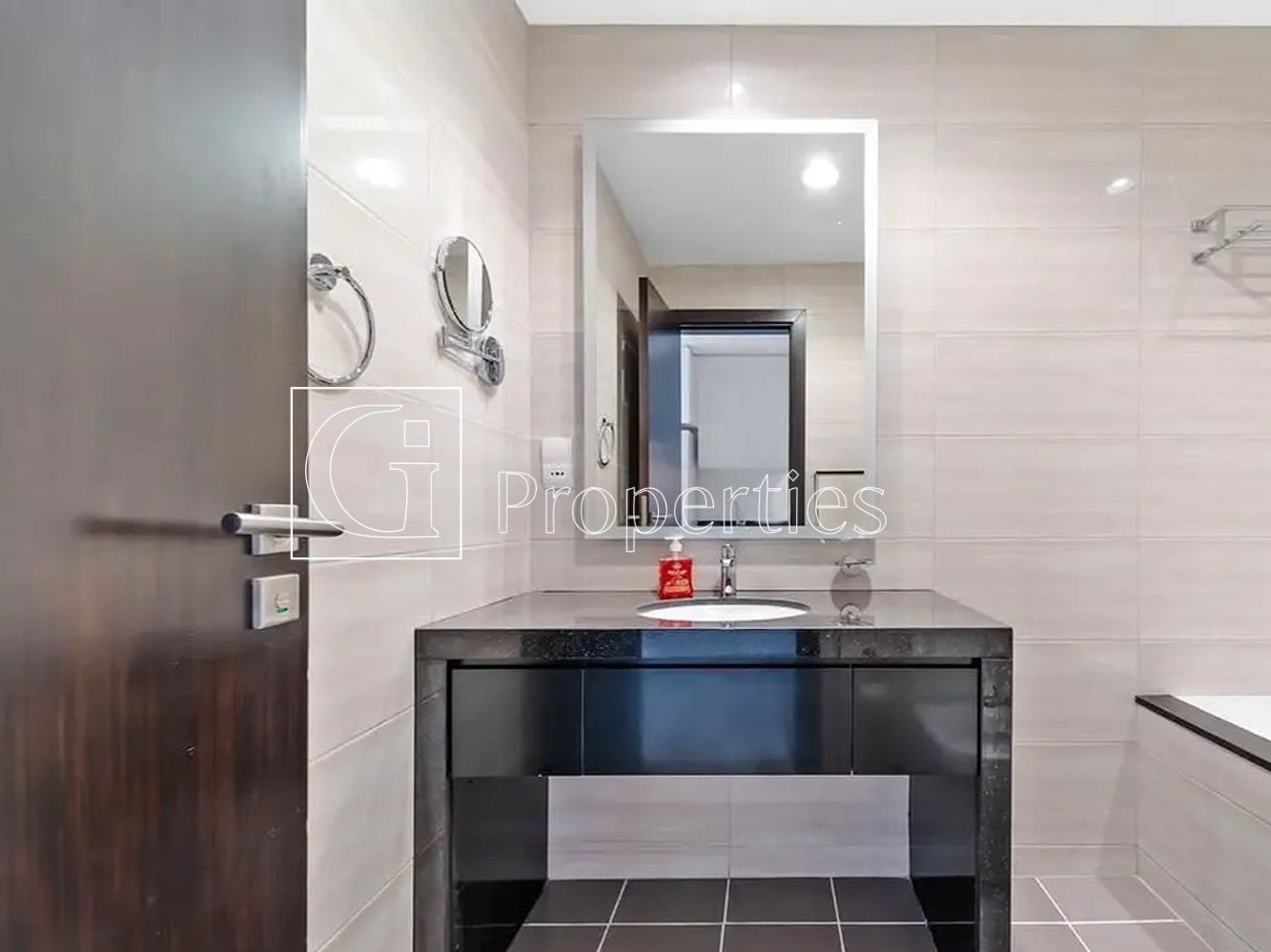 Elegant Studio | Bright Layout | With Parking - 4