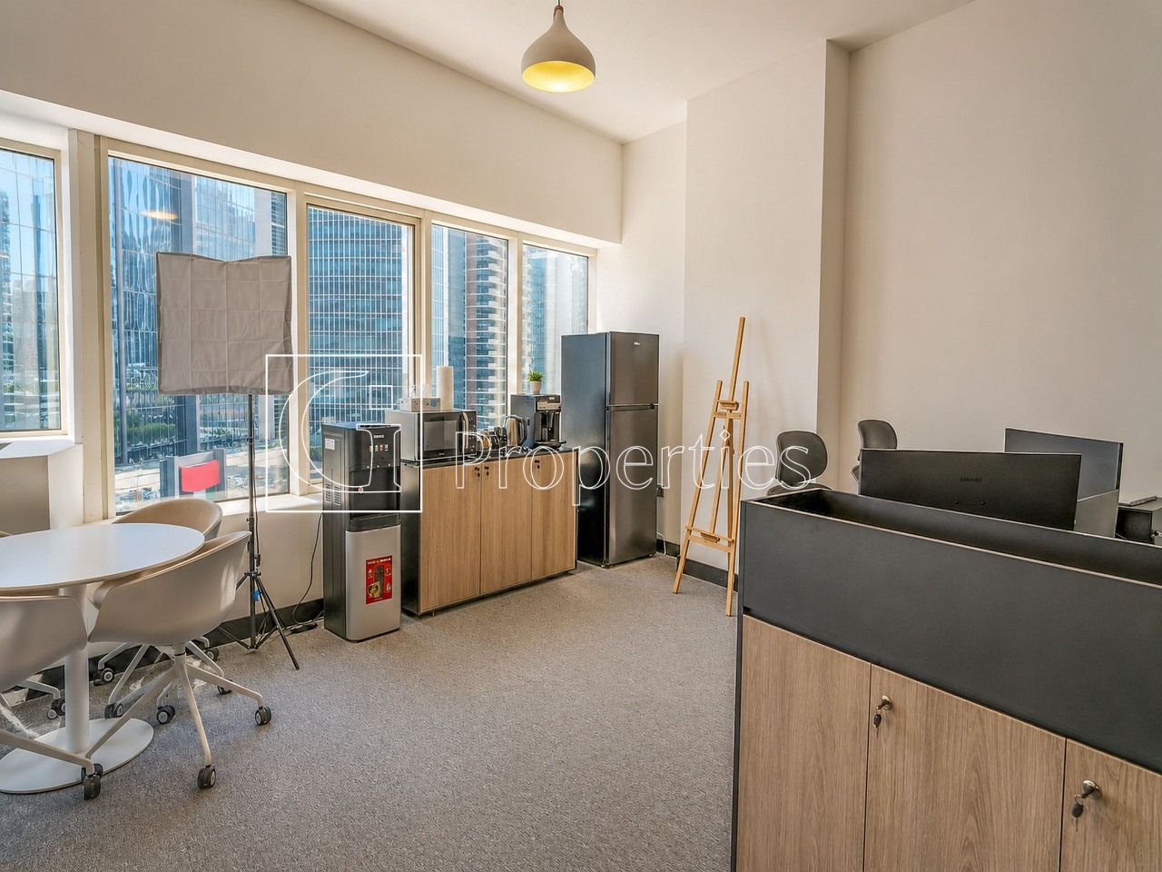 Vacant | Glass Partition | Prime Location - 4