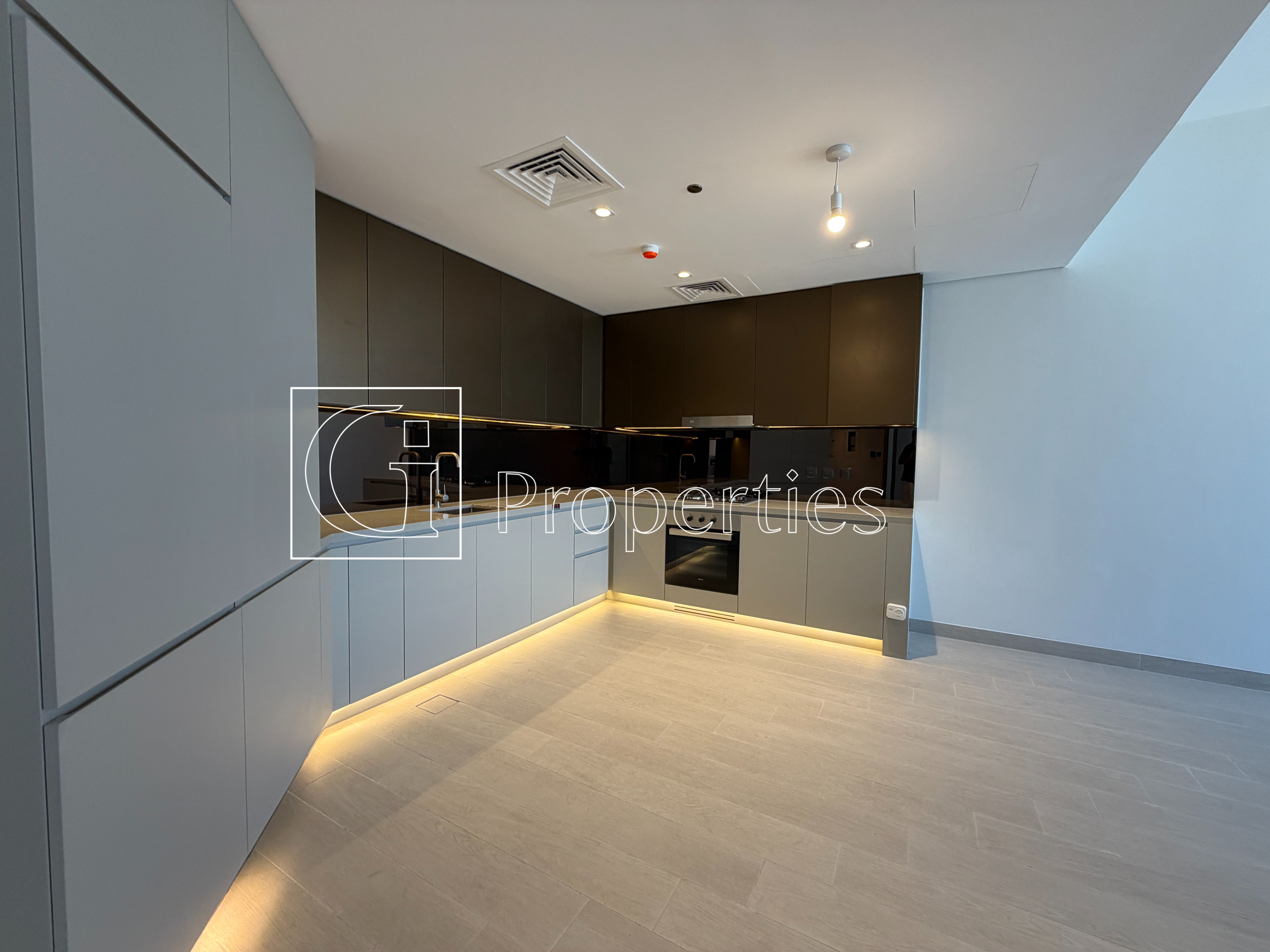 High floor| vacant | open kitchen | brand new - 2