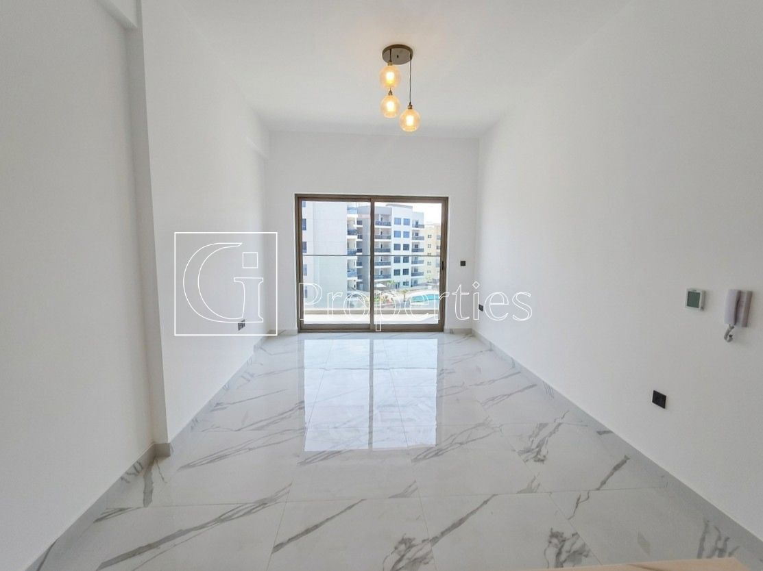 Ready to Move | Brand New | Spacious Layout - 1