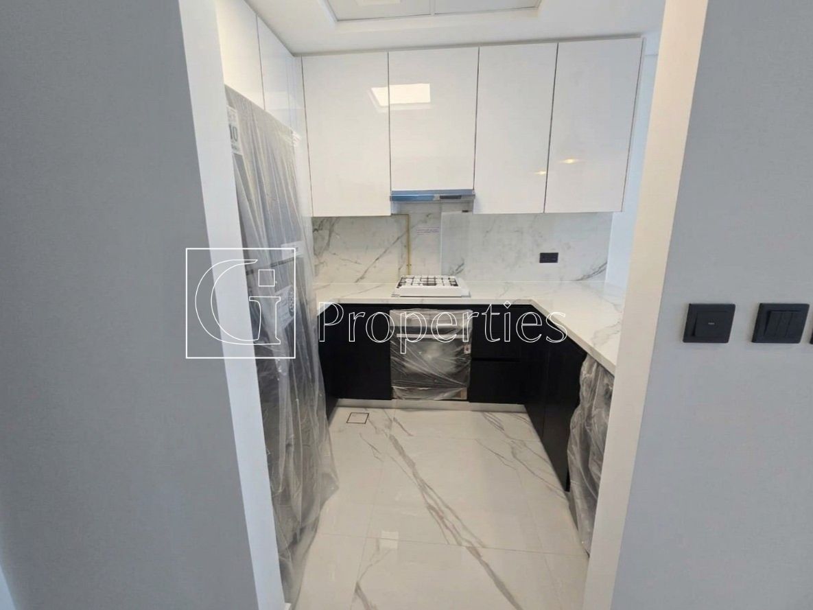 Ready to Move | Brand New | Spacious Layout - 4