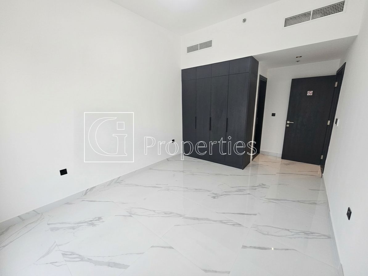 Ready to Move | Brand New | Spacious Layout - 5