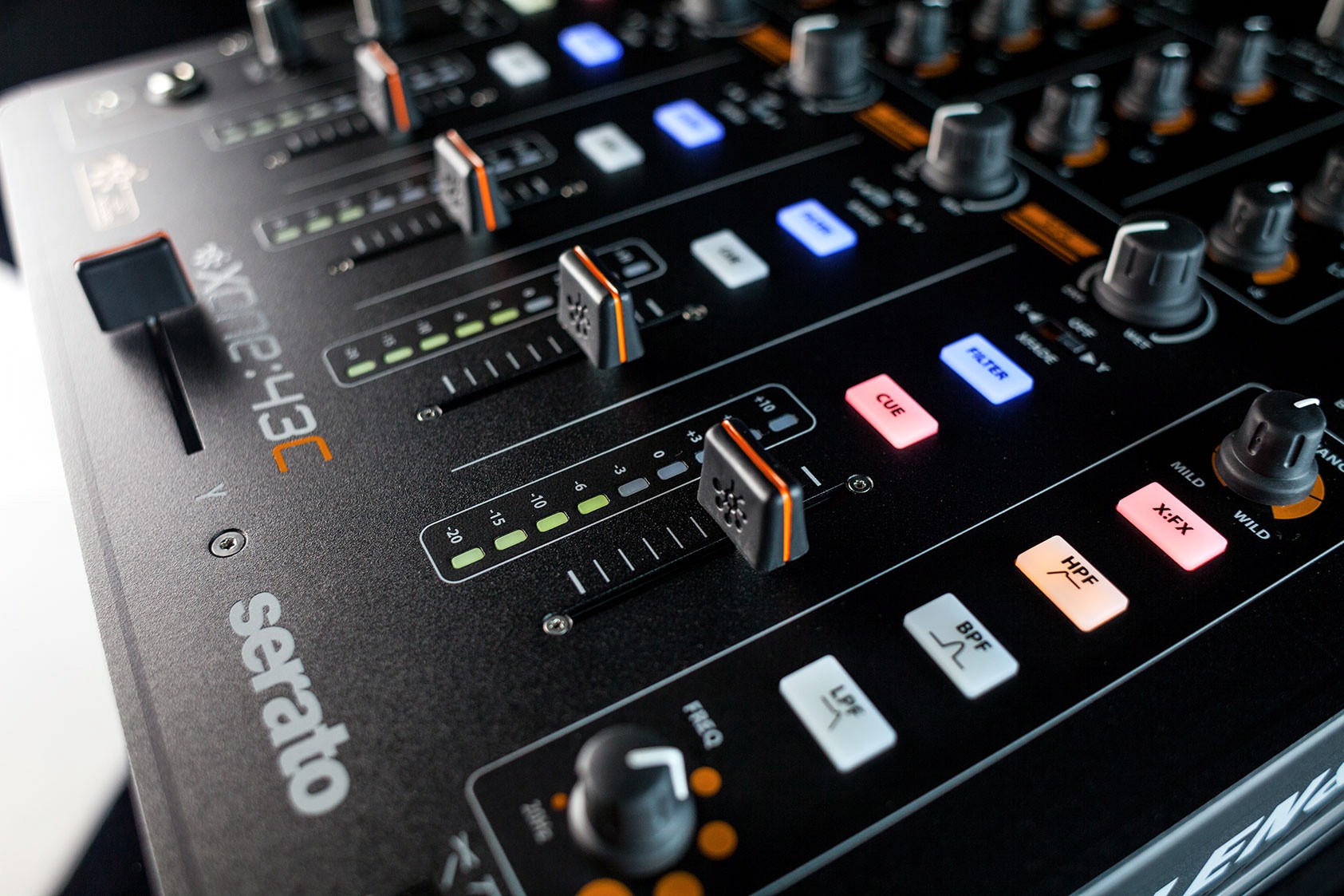 Allen & Heath Xone 43C 4 Canaux + Carte Son Intégré